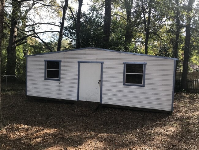 Building Photo - **UPCOMING**Nice 4 Bedroom / 1 Bathroom Ho...