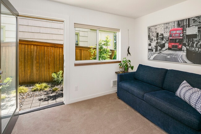 Building Photo - 208 16th Ave