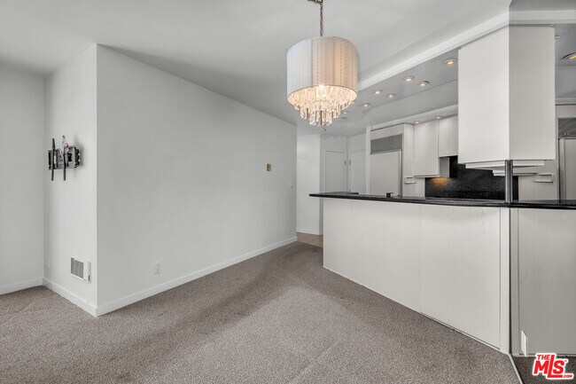 Building Photo - 620 The Village