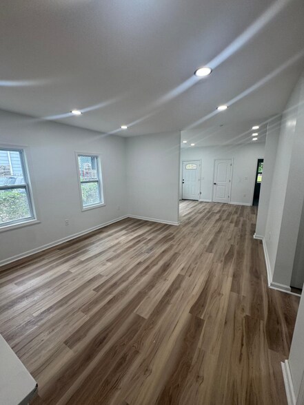 Building Photo - 6211 Lawn Ave