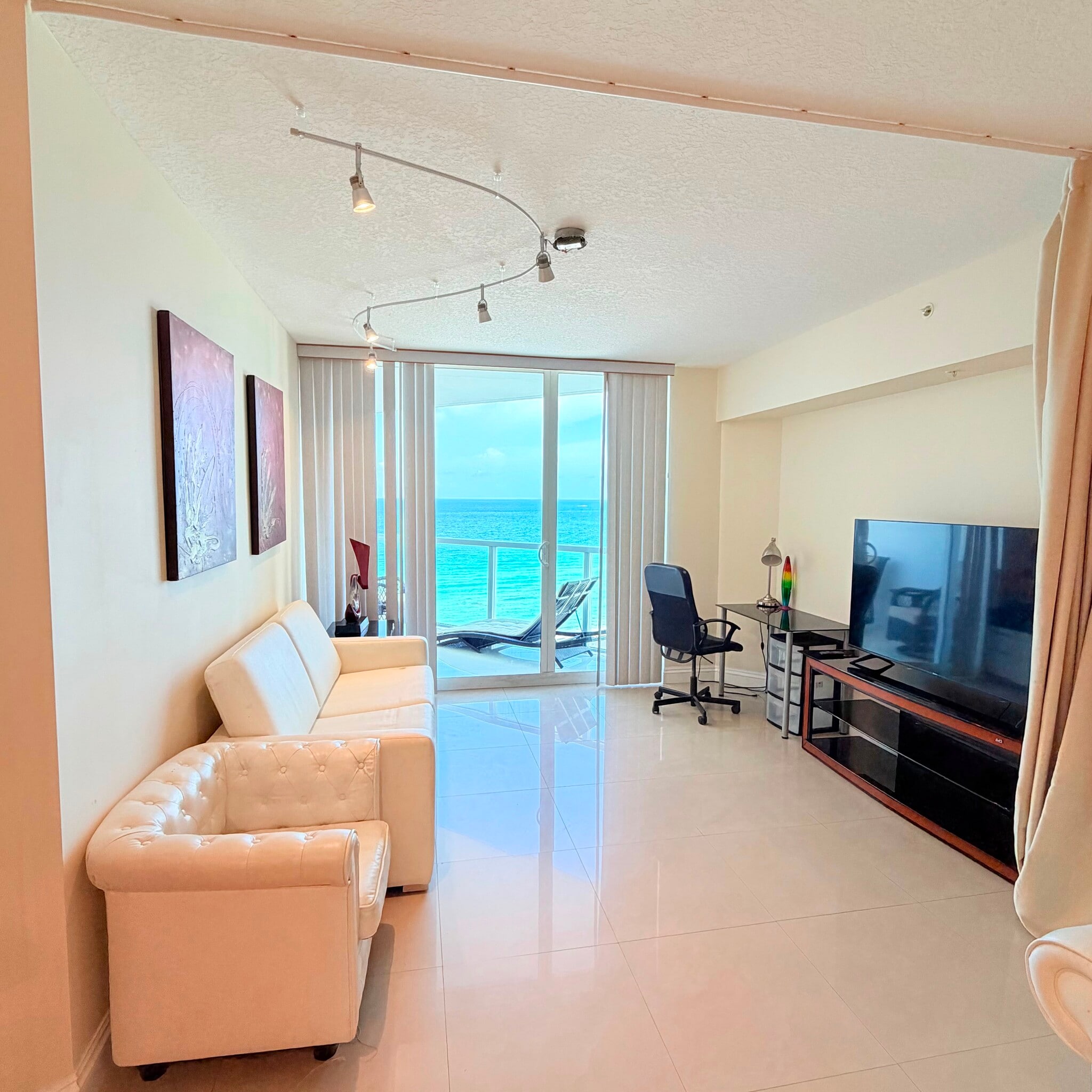 Building Photo - 16699 Collins Ave