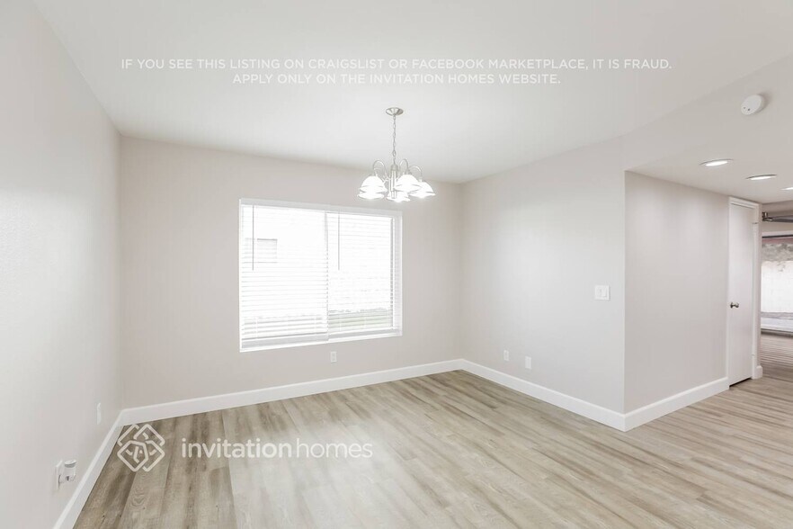 Building Photo - 2733 W Estrella Dr