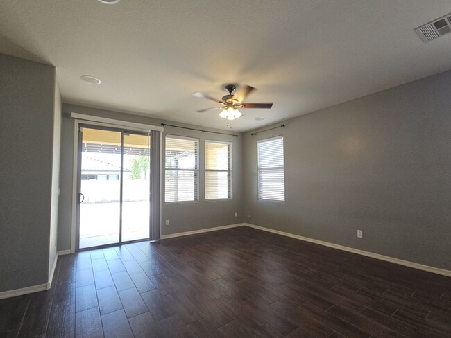 Building Photo - 845 E Doral Ct