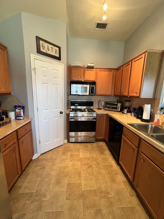 Building Photo - 3933 Tranquil Path Dr