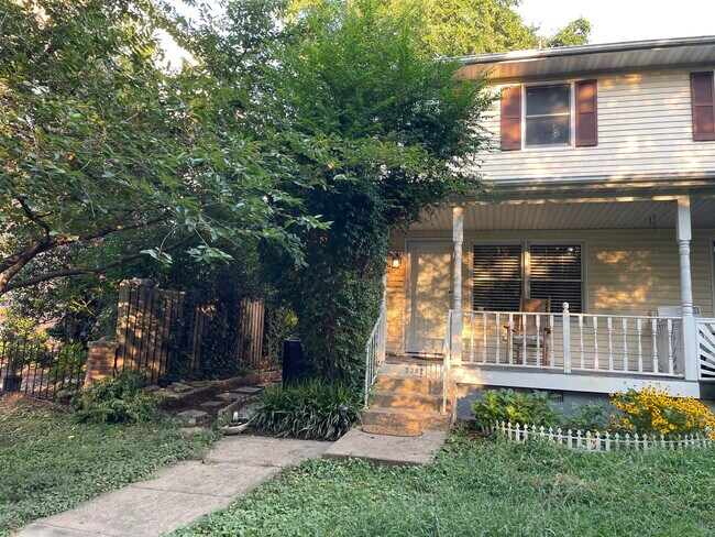 Building Photo - 3342 Commonwealth Ave