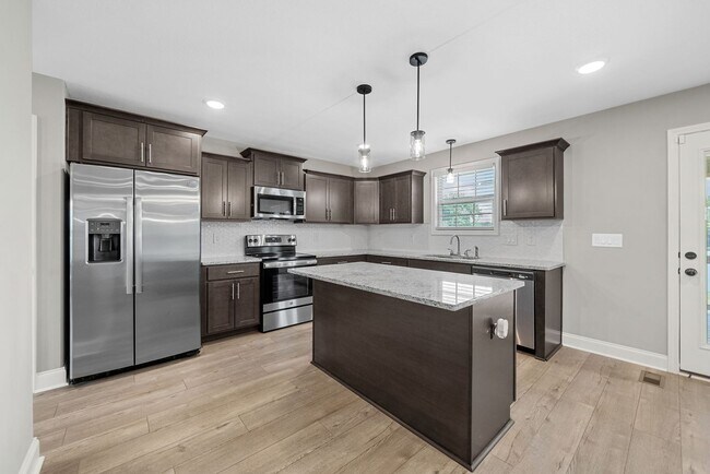 Building Photo - Beautiful 4-Bedroom Home with Modern Comfo...