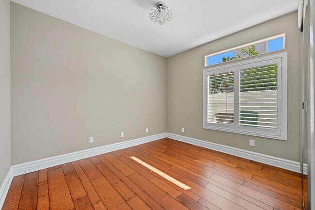Building Photo - 4911 Amador Dr