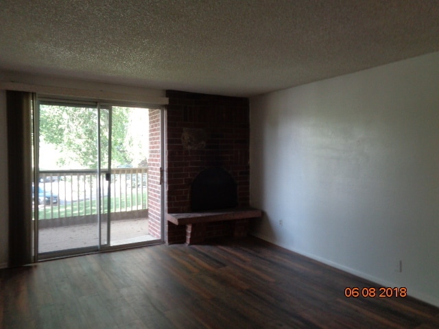 Building Photo - Wonderful 1 BR/1 BA 2nd floor condo in secured building!