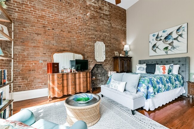 Building Photo - 525 22nd St