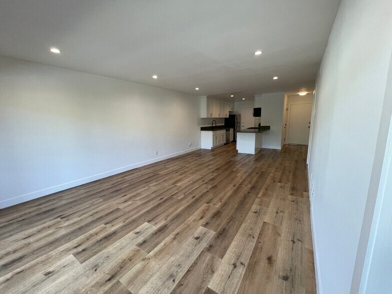 Building Photo - 1284 Havenhurst Dr