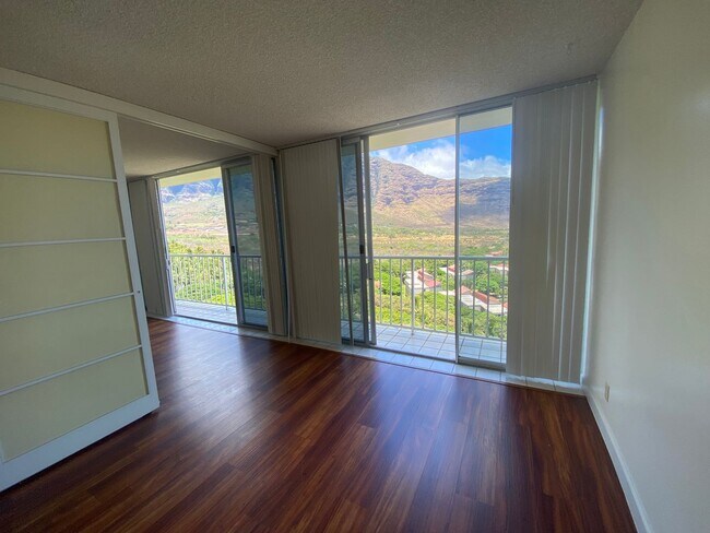 Building Photo - Makaha Valley Towers - One Bedroom
