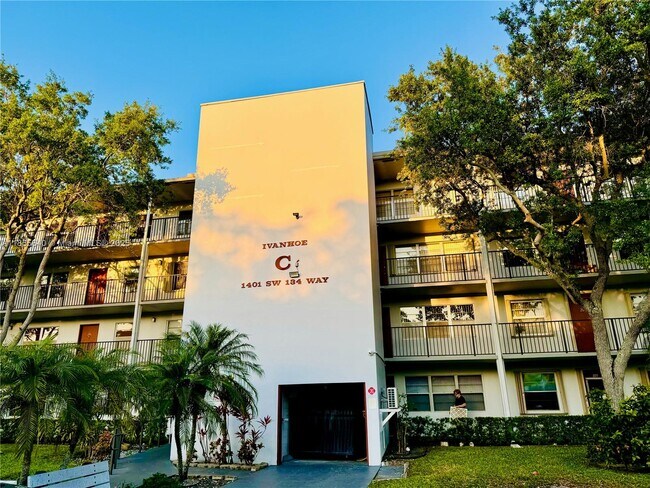 Building Photo - 1401 SW 134th Way