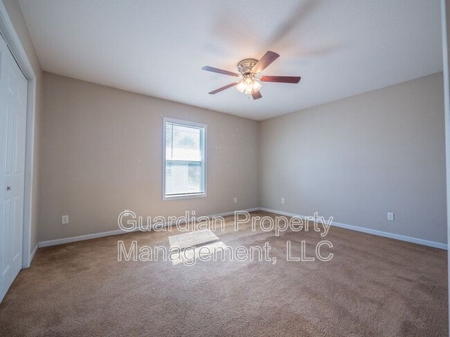 Building Photo - 214 E 1st St