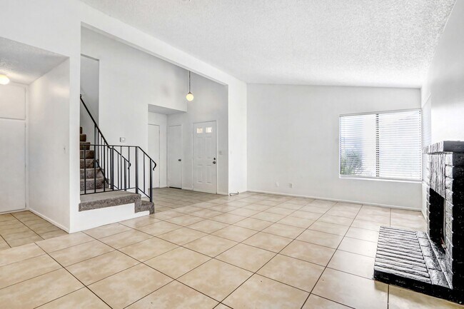 Building Photo - 3221 Triumph Ln