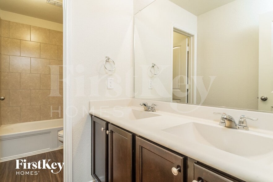 Building Photo - 434 Stuart Ln