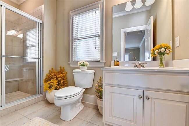 Building Photo - 8920 Doral Dr