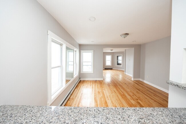 Building Photo - 10 Alpine St