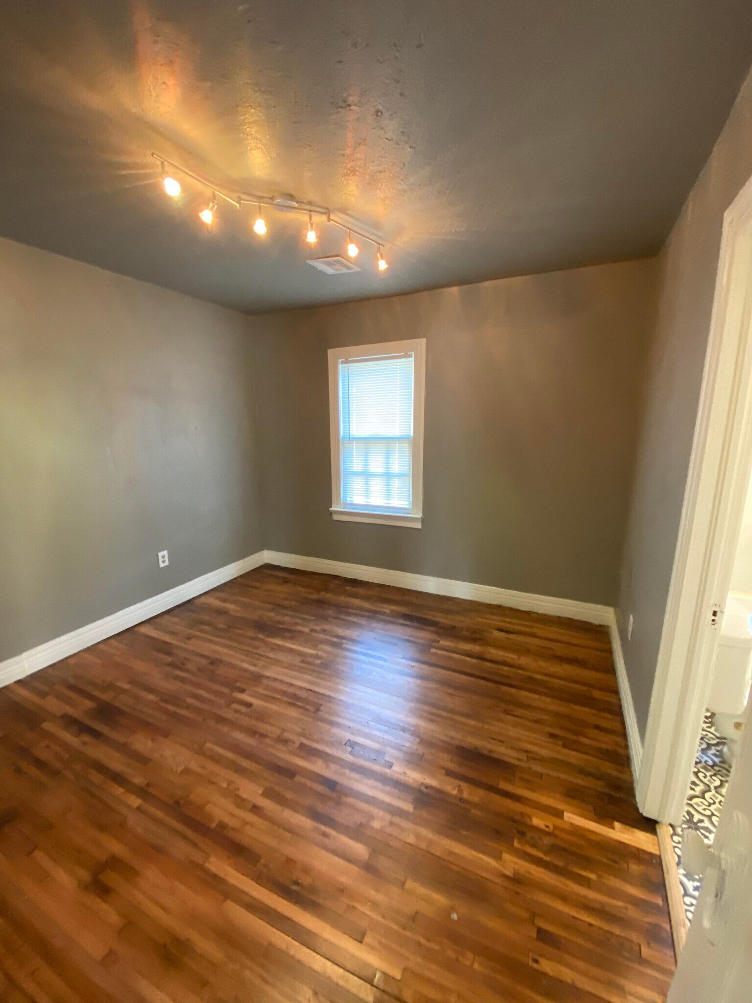 Building Photo - 164 S 36th West Ave