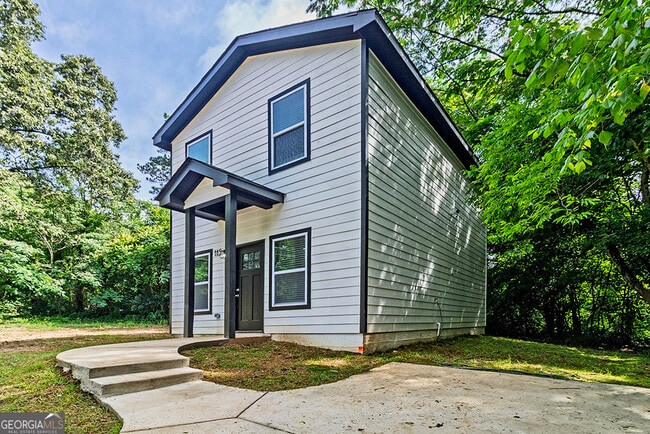 Building Photo - 114 Emily St