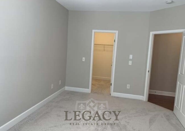 Building Photo - 8045 Bienville Dr