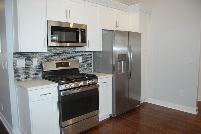 Building Photo - Newly Remodeled 2BR/2BA House in Hillcrest...