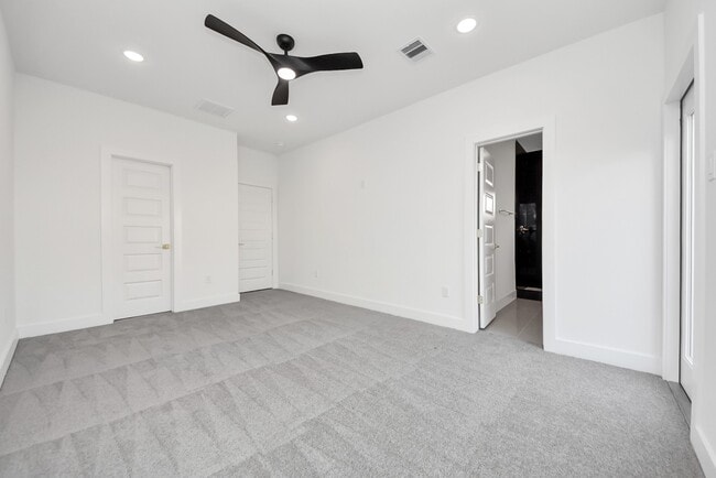 Building Photo - 8125 Cabot St