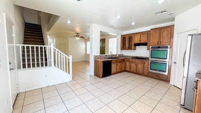Building Photo - Spacious 3-Bed + Loft & Den | Granite Coun...