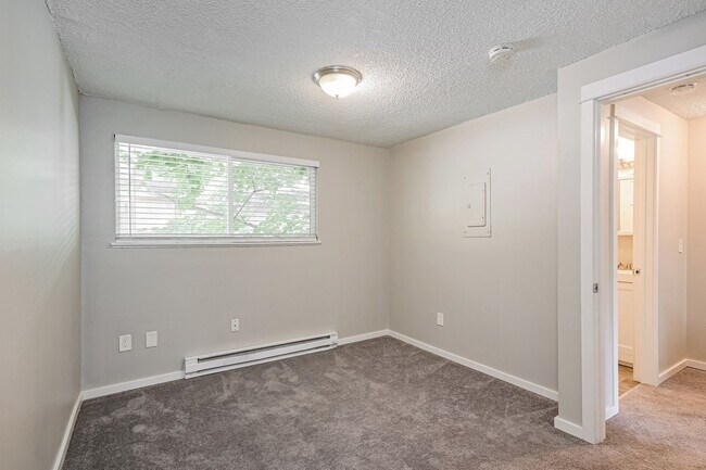 Building Photo - 5011 SW Beaverton Hillsdale Hwy