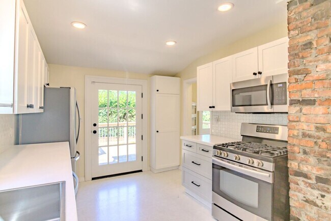 Building Photo - 3Bd/1.5Ba Seattle House