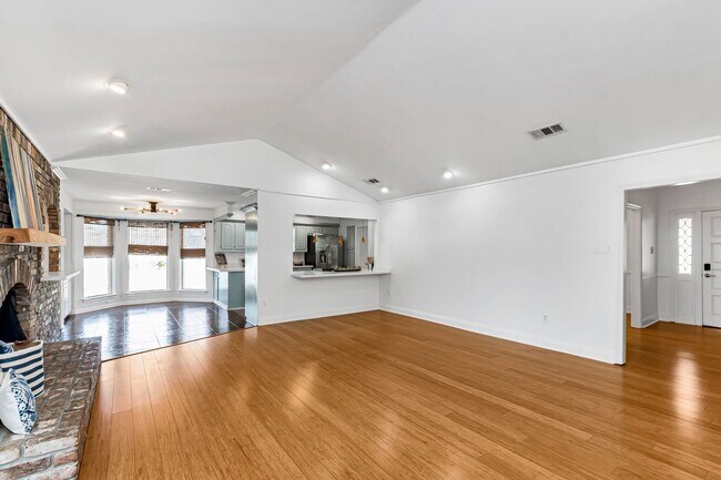 Building Photo - 4204 Pine Park Dr