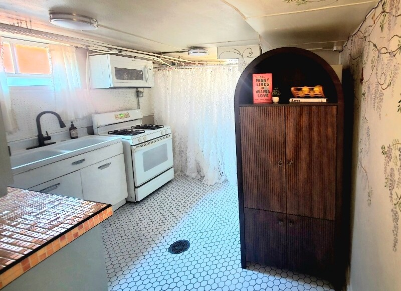 Building Photo - 753 Bellaire St