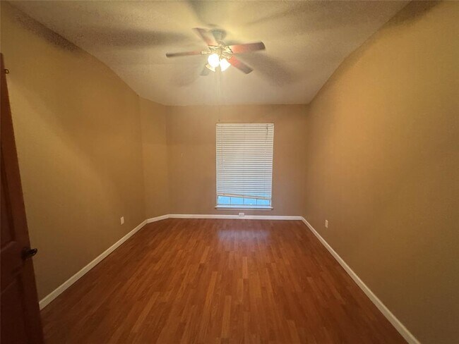 Building Photo - 1002 Leah Ln