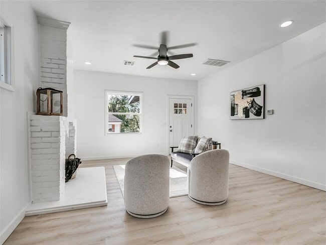 Building Photo - 1215 NW 8th St