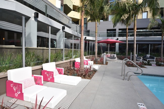 Building Photo - Metropolis Apartments