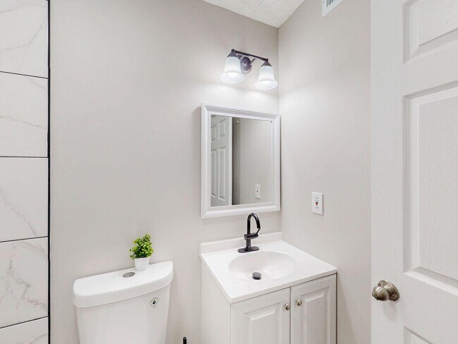 Building Photo - 1045 Forest-