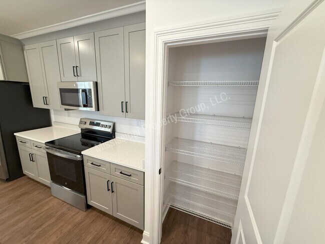 Building Photo - 3BR/3.5BA South Grove For Rent