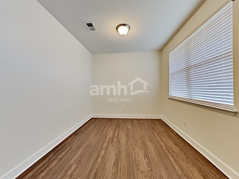 Building Photo - 4300 Spregan Way