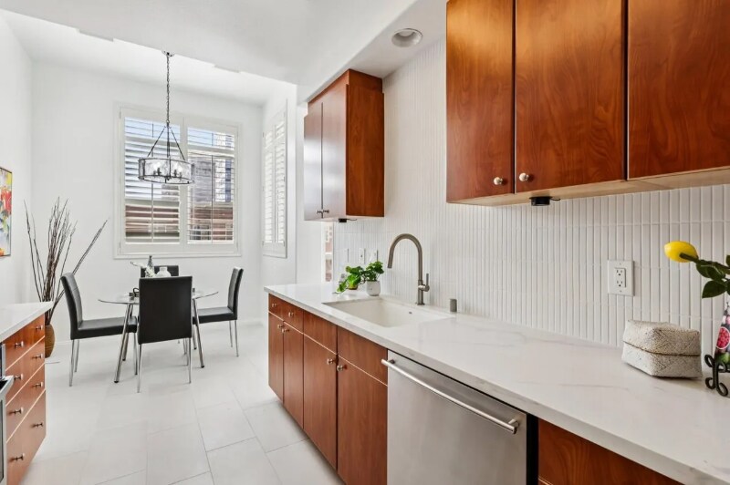 Building Photo - 130 E San Fernando St