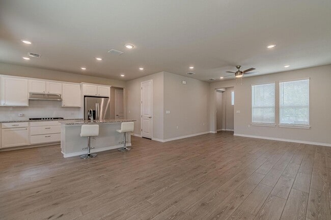 Building Photo - 127 Roaming Rock Trl