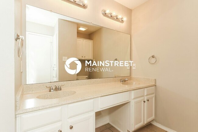 Building Photo - 3 Bedroom Pet-Friendly Home in Fort Worth, TX with Main Street Renewal