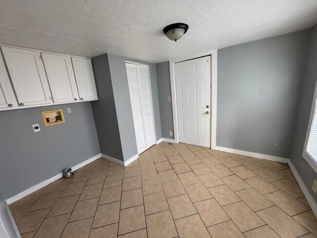 Building Photo - Christian Park 2 Bedroom 1 Bath