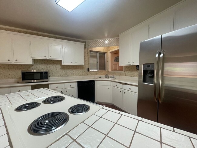 Building Photo - Southwood Home