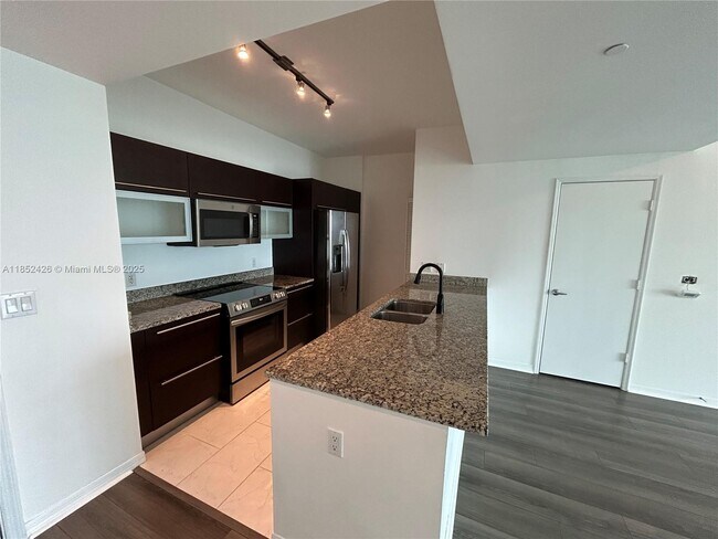 Building Photo - 951 Brickell Ave