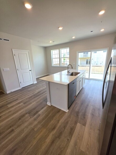 Building Photo - 8216 Alexander Ct