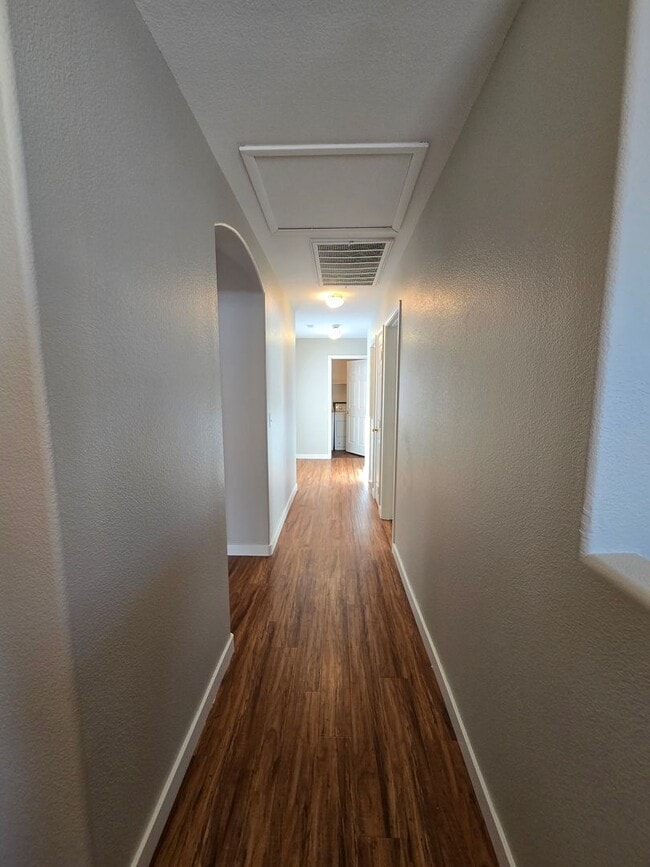 Building Photo - A Fabulous 4 Bedroom Home in N.Las Vegas 1 Bedroom Downstairs.