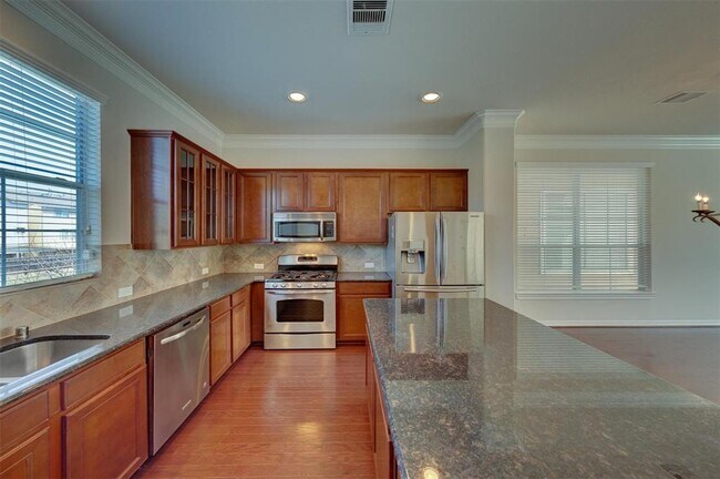 Building Photo - 3117 Clearview Cir