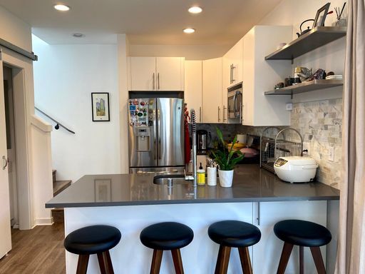 Building Photo - Keep $500! Modern Townhouse in South Park!