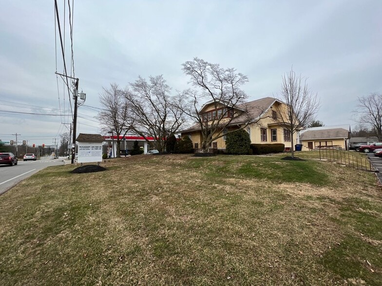 Building Photo - 1411 Welsh Rd