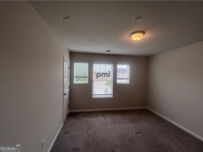 Building Photo - 106 Sarah Ln