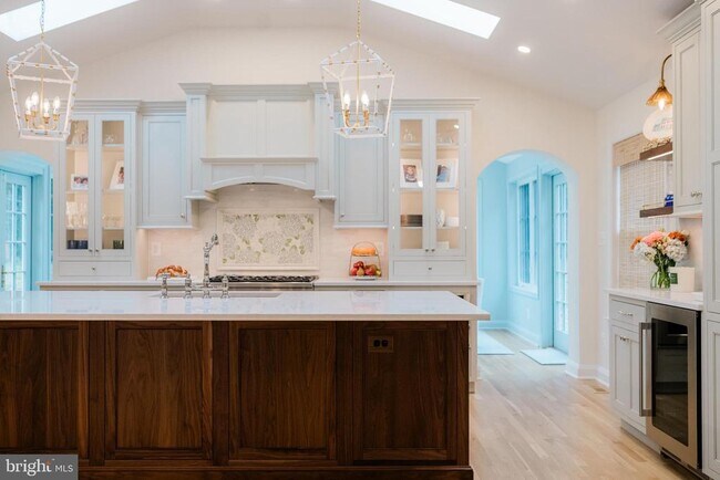 Building Photo - 2210 Boxmere Rd